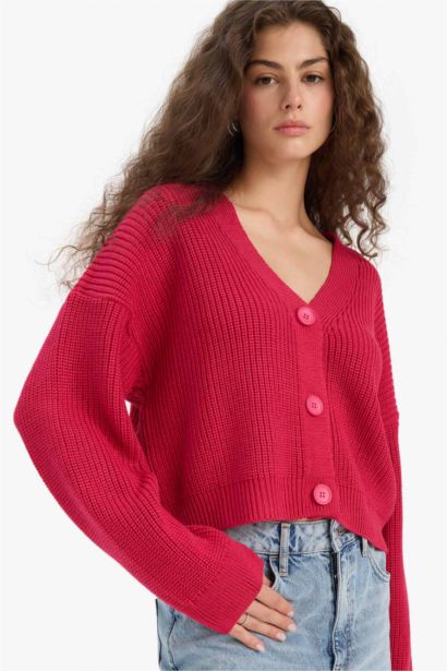 كارديجان قصة عادية بياقة V فوشية