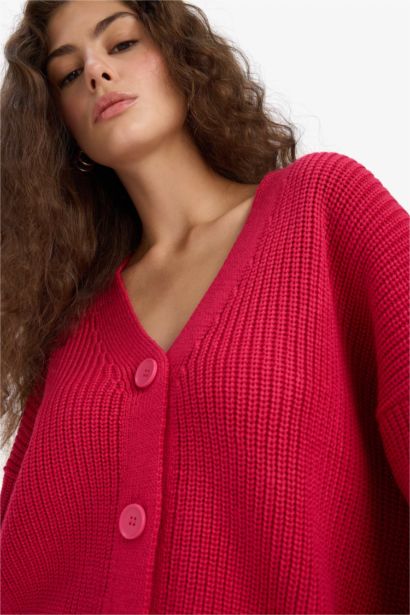 كارديجان قصة عادية بياقة V فوشية