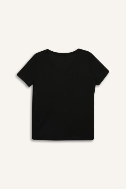 تيشيرت نص كم قصة عادية برقبة V و جيب