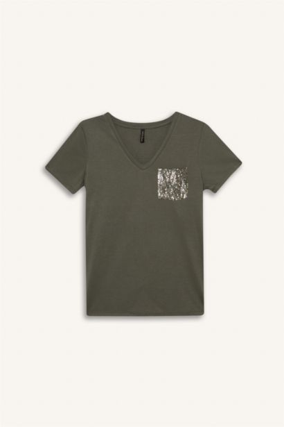 تيشيرت نص كم قصة عادية برقبة V و جيب