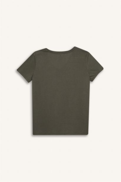 تيشيرت نص كم قصة عادية برقبة V و جيب