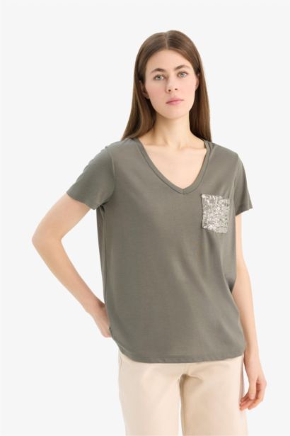 T-shirt à col en V et manches courtes avec poche