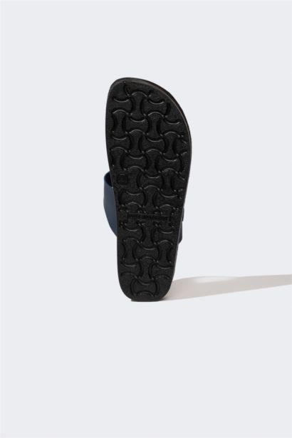 Шлепанцы из искусственной кожи