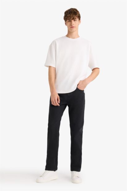 Jean Sergio noir taille normale à jambes droites