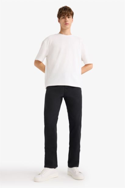 Jean Sergio noir taille normale à jambes droites