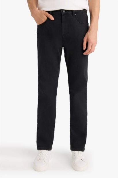 Jean Sergio noir taille normale à jambes droites