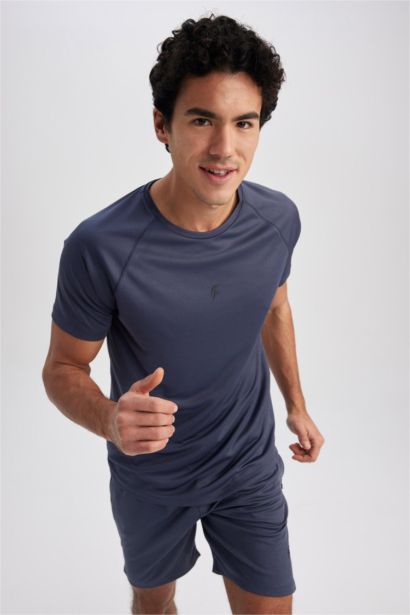 تيشيرت رياضي سليم فيت بياخة مستديرة