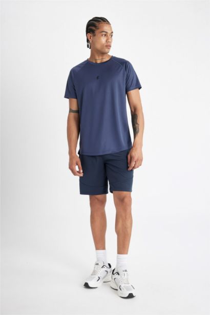 дөңгелек жаға басып шығарылған Футболка