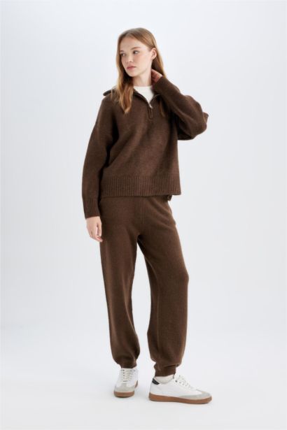 Knit Fabric Pocketed Elastic Waist Leg Jogger Pants