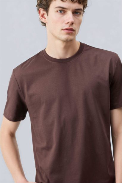 T-shirt basique 100% coton à col rond et manches courtes