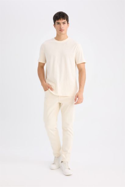 T-shirt basique 100% coton à col rond et coupe régulière