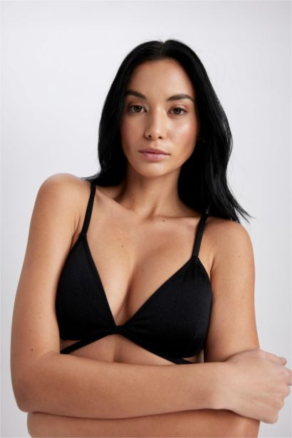 بيكيني توب بقصة عادية من Fall In Love