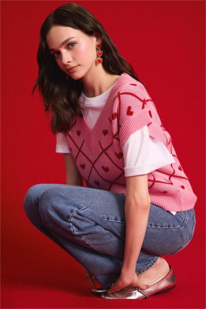 V Yaka Kalp Desenli Triko Süveter