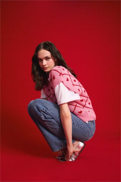 V Yaka Kalp Desenli Triko Süveter