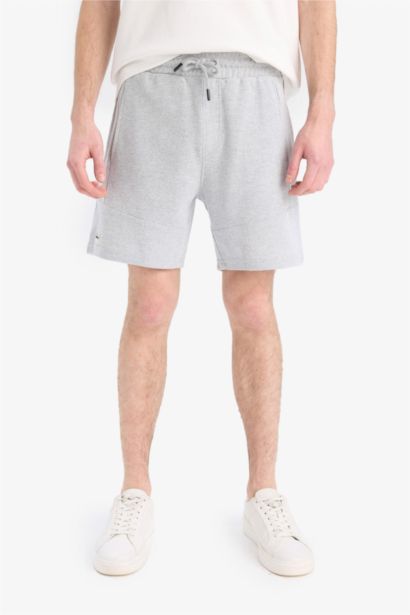 شورت سليم فيت برجل ضيقة