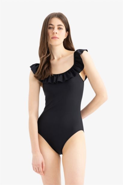 مايوه قصة عادية من Fall in Love