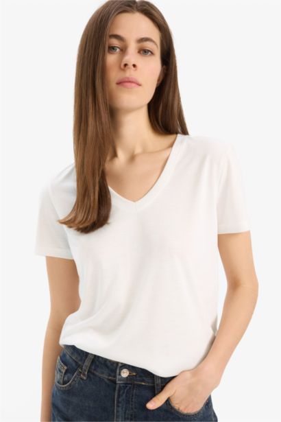 Afra x DeFacto Regular Fit V Yaka Basic Düz Kısa Kollu Tişört