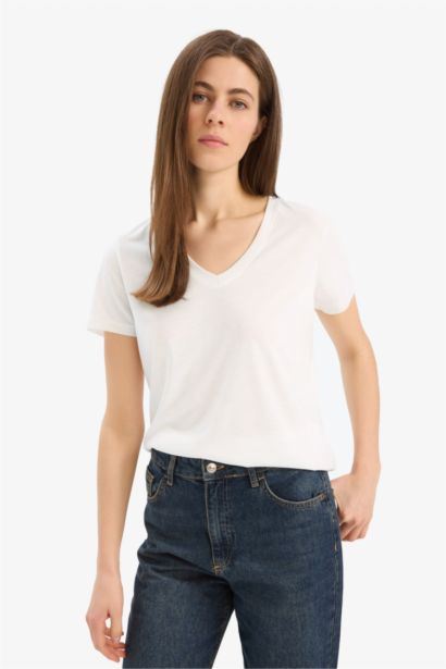 Afra x DeFacto Regular Fit V Yaka Basic Düz Kısa Kollu Tişört