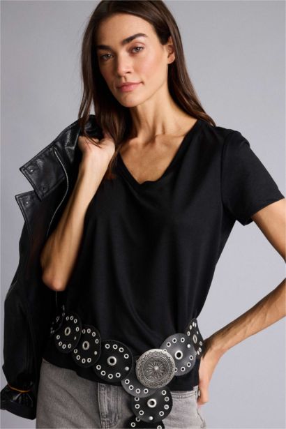 Regular Fıt V Yaka Basıc Düz Kısa Kollu Tişört