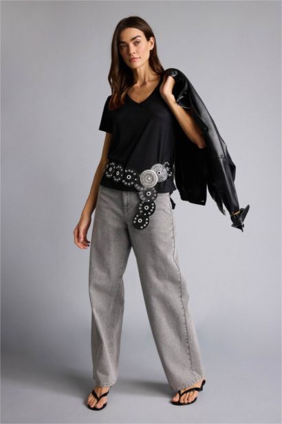 Regular Fıt V Yaka Basıc Düz Kısa Kollu Tişört