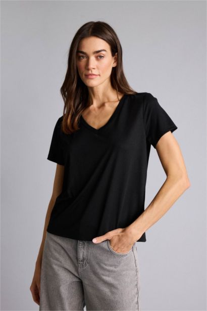 Regular Fıt V Yaka Basıc Düz Kısa Kollu Tişört