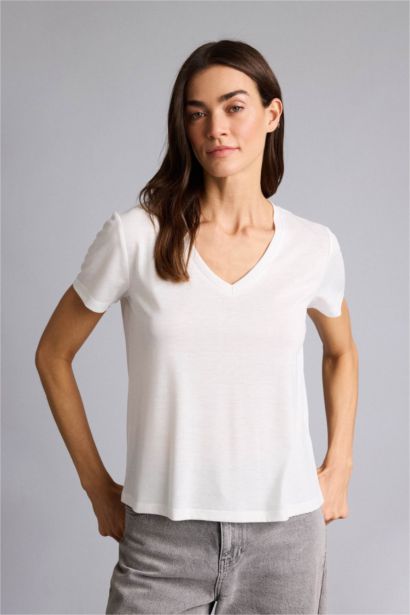 Regular Fıt V Yaka Basıc Düz Kısa Kollu Tişört