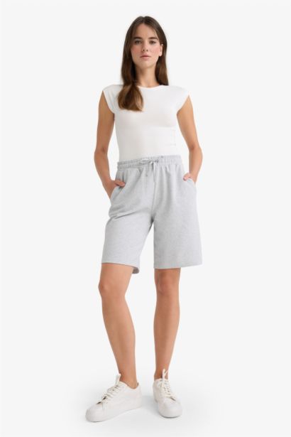 شورت برمودا قصة عادية برجل مستقيم وخصر عادي