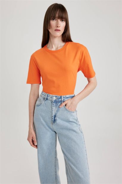 تيشيرت قطن قصة عادية برقبة مستديرة نص كم