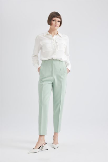 Брюки приталенного кроя с высокой талией