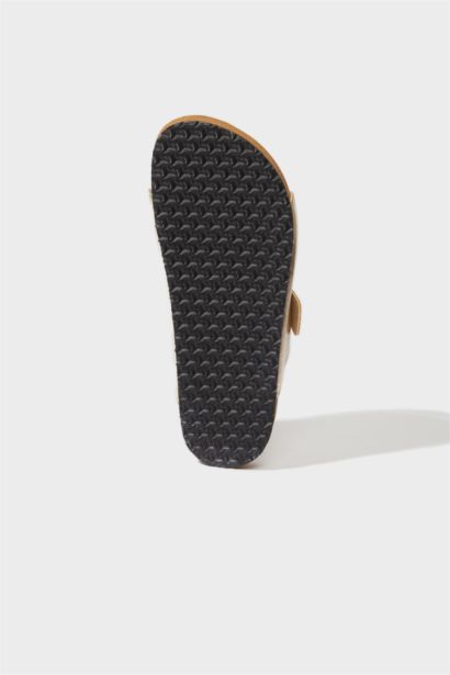 شبشب نسائي جلد صناعي بكعب مسطح