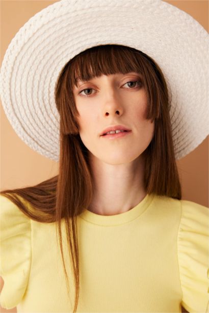 تيشيرت بقصة عادية بياخة مستديرة