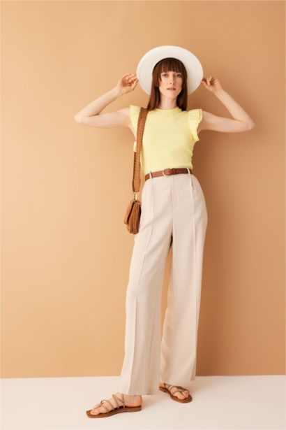 تيشيرت بقصة عادية بياخة مستديرة