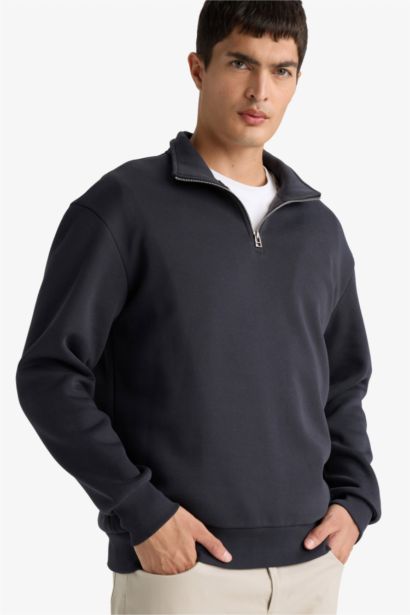 Regular Fit Half Sleeve Basic Zippered Sweatshirt