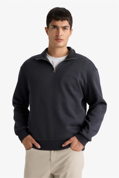 Regular Fit Half Sleeve Basic Zippered Sweatshirt