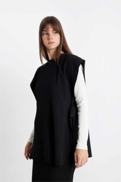 Regular Fit Crew Neck Vest