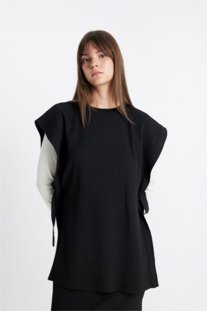 Regular Fit Crew Neck Vest