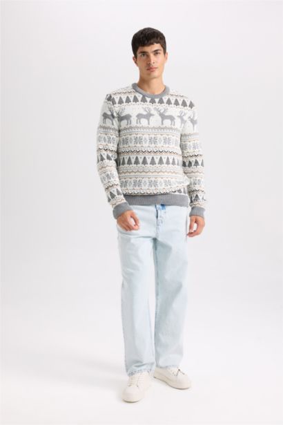 New Year Themed Standard Fit Crew Neck Knitted Pullover