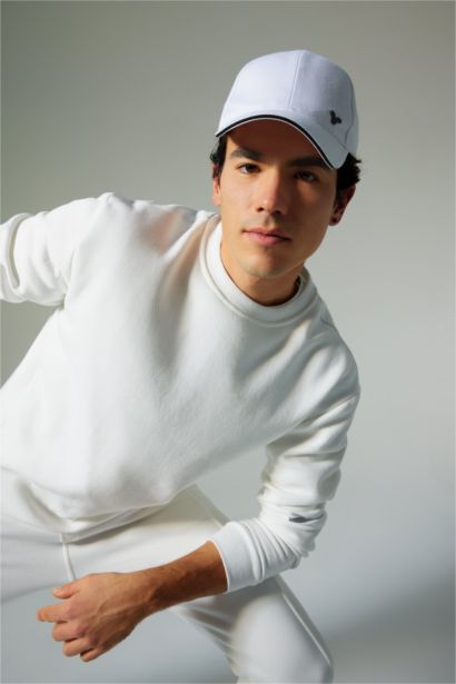 سويت شيرت بقصة عادية وياقة مستديرة