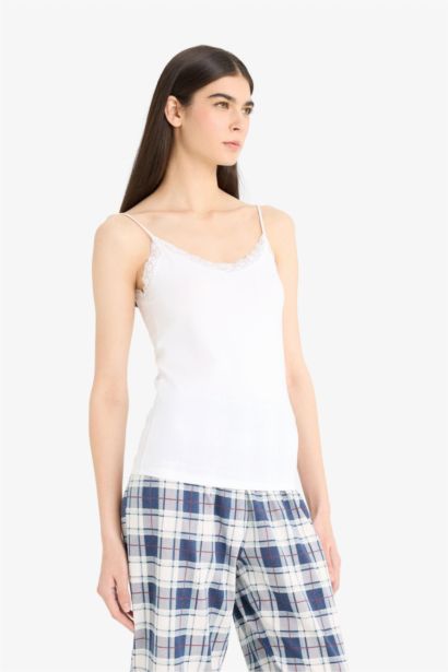 فانيلة قطن قصة عادية مفصل بالدانتيل من Fall in Love