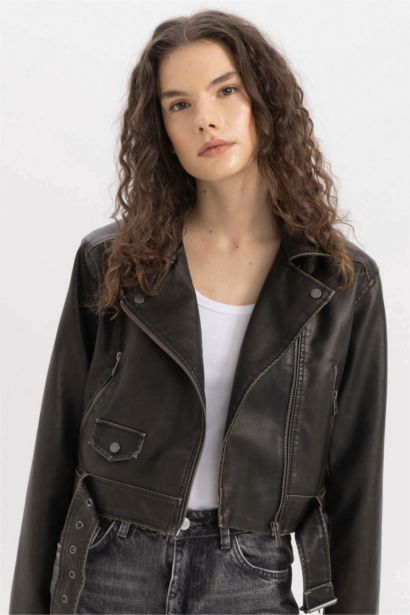 Su Geçirmez Oversize Geniş Kalıp Fermuarlı Eskitme Kemerli Suni Deri Kısa Ceket
