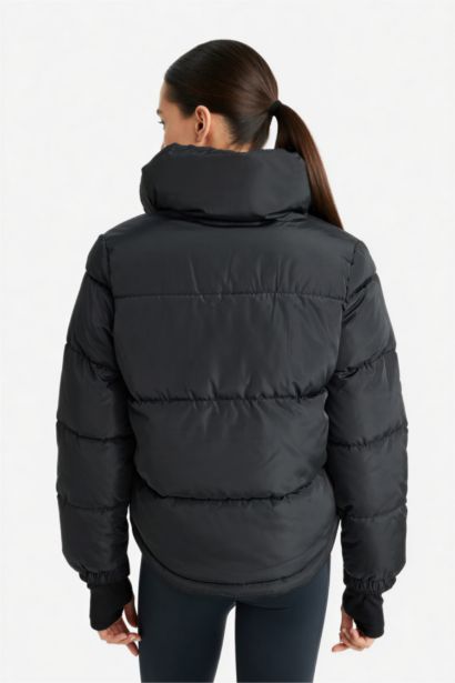 Su İtici Regular Fit Dik Yaka Fermuarlı El Geçmeli Cepli Şişme Mont