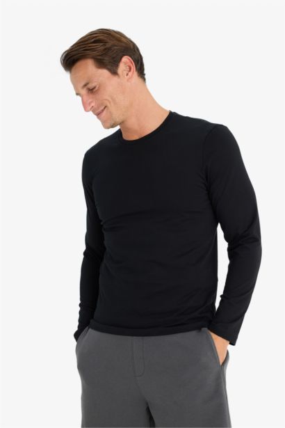 بلوزة سليم فيت بياقة مستديرة