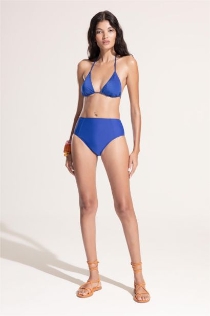 كلوت بكيني قصة عادية من Fall in Love