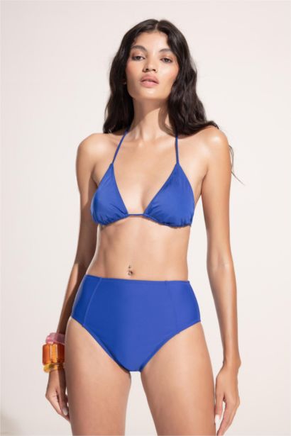 كلوت بكيني قصة عادية من Fall in Love