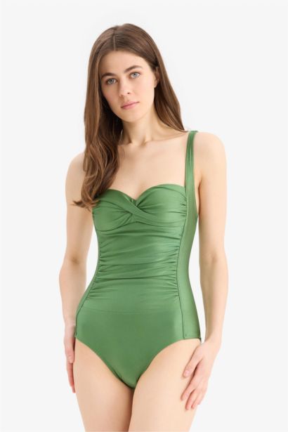 مايو قصة عادية من Fall in Love