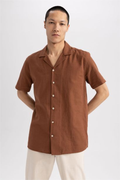 Chemise en coton à manches courtes et col boutonné Coupe moderne