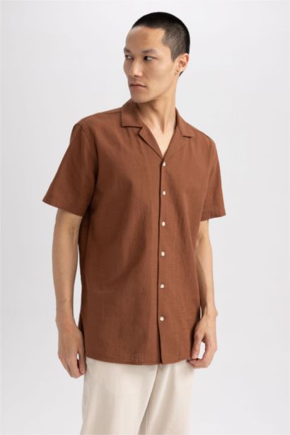 Chemise en coton à manches courtes et col boutonné Coupe moderne