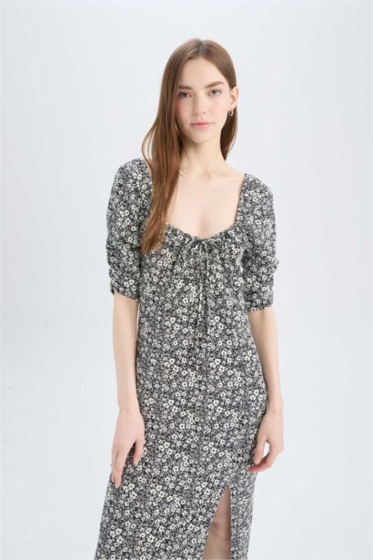 Bodycon Vücudu Saran Kare Yaka Çiçek Desenli Yırtmaçlı Bürümcük Yarım Kol Midi Elbise