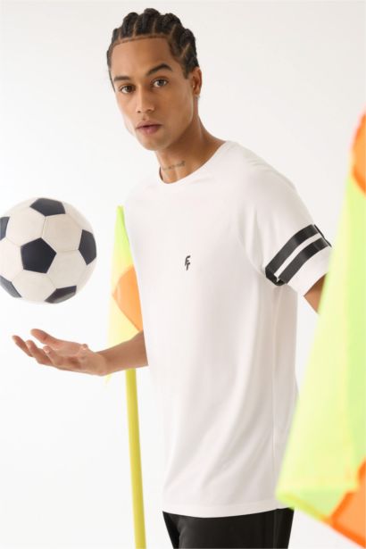 تيشيرت مطبوعة سليم فيت برقبة مستديرة