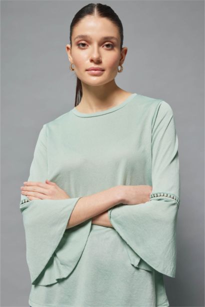 Кофта стандартного крою з круглим вирізом креп для жінок